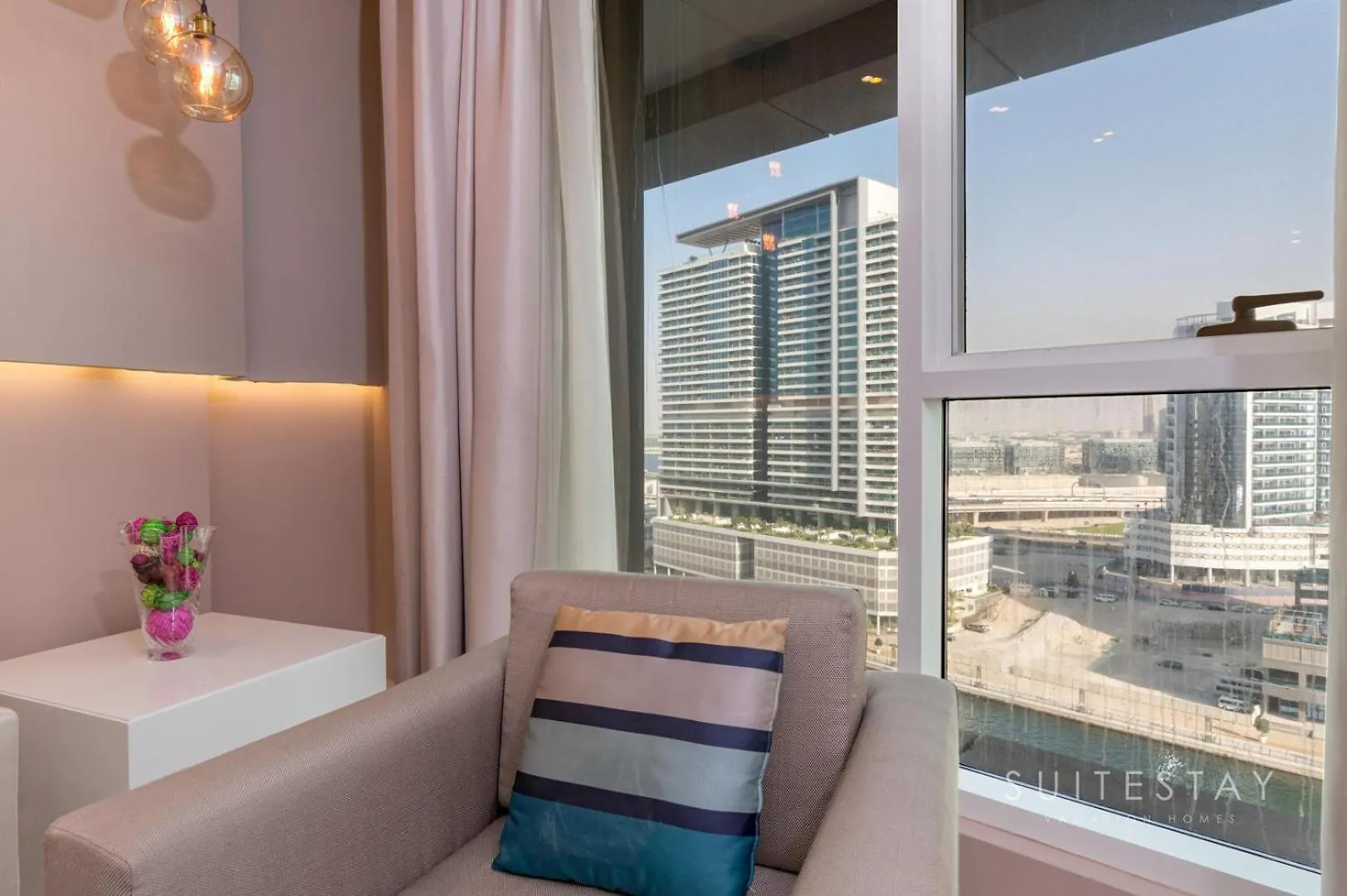 Prime Downtown One Bedroom Suite Dubai