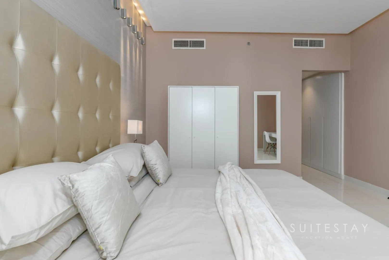 Prime Downtown One Bedroom Suite Dubai Apartment