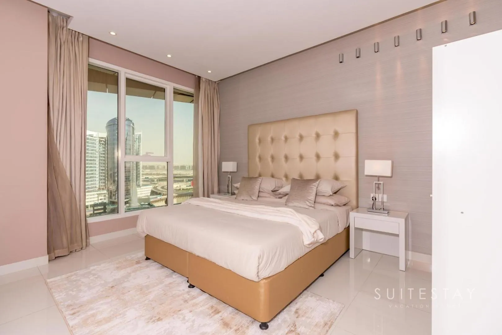 Prime Downtown One Bedroom Suite Dubai